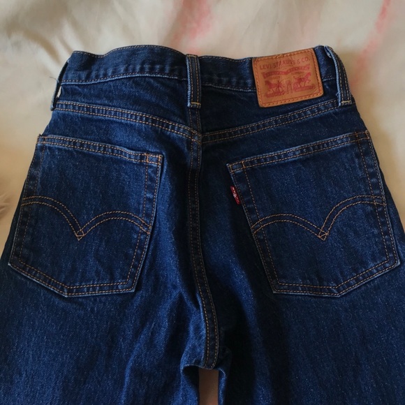 Dark Wash Vintage Levi Jeans - Picture 3 of 6